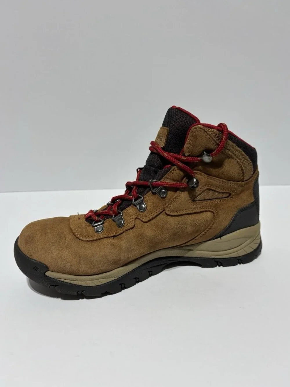 Columbia Women’s Newton Ridge Amped Hiking Boots Brown, Size 8.5 Wide